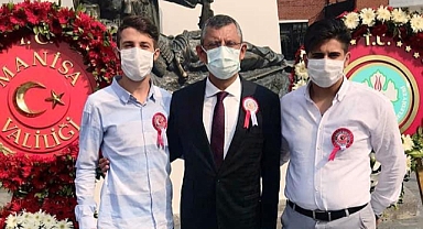 Manisa'daki Şehit Cenazesine Giden CHP Genel Başkanı Özgür Özel Yuhalandı