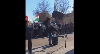 Mardin'de 'Kürdistan Bayrağı Günü'nü Protesto Eden Vatandaş Hoparlöre Uçan Tekme Attı 