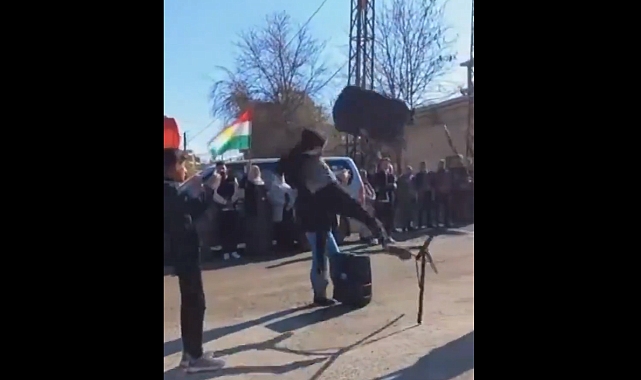 Mardin'de 'Kürdistan Bayrağı Günü'nü Protesto Eden Vatandaş Hoparlöre Uçan Tekme Attı