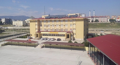 Mersin'de Bir Lise Öğrencisi, Okulun Penceresinden Atlayarak İntihar Etti 