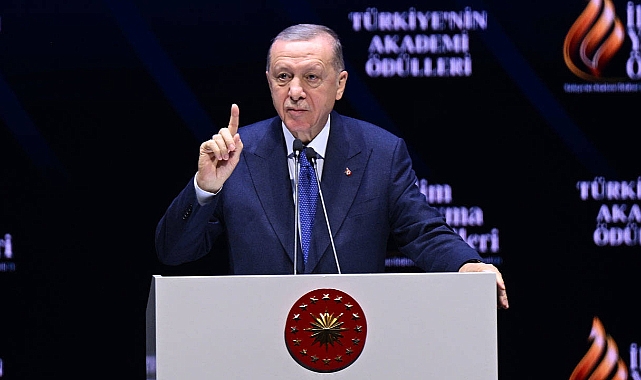 Mürteciler Tarihi Eserlere Sprey Boyayla Zarar Verip Ayasofya'yı Yerken Erdoğan Kültür ve Sanata Önem Vermekten Bahsetti