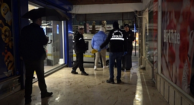 Sakarya'da Bir Şahıs Önünde İçki İçtiği İş Yerinin Sahibini ve Çocuklarını Bıçakladı