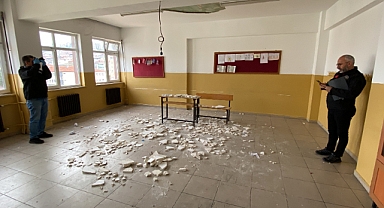 Samsun'daki Bir Ortaokul'da Ders Sırasında Tavan Düştü