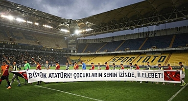 Suudi Arabistan Polisi'nin Fenerbahçeli Sporcuların Soyunma Odasından Pankartı Aldığı İddia Edildi