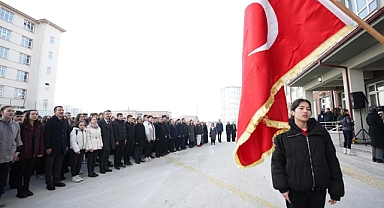 81 İlde Okullarda Şehitlerimiz için Saygı Duruşu