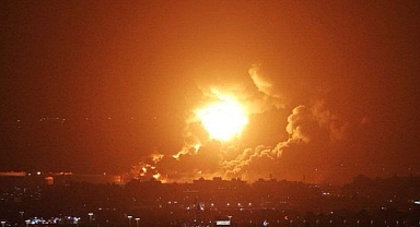 ABD ve İngiltere, Husilerin Kontrolündeki Yemen'i Vurmaya Başladı