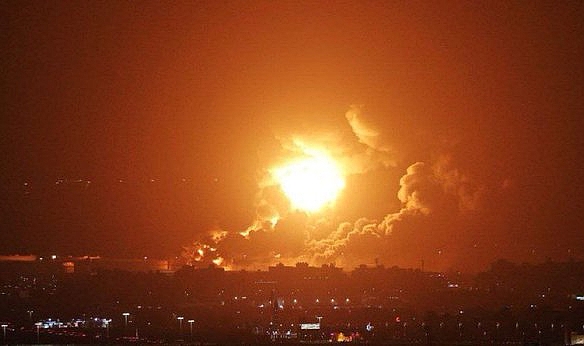 ABD ve İngiltere, Husilerin Kontrolündeki Yemen'i Vurmaya Başladı