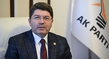 AKP'li Bakan Tunç'tan Bekir Bozdağ'a Anayasa Kitapçığı Fırlatılmasına Tepki: Milli İradeye Büyük Bir Saygısızlık