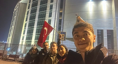Anayasa Nöbeti Tutan Gençler Yeni Yıla Çağlayan Adliyesi Önünde Girdi