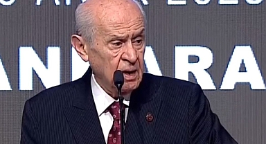 Bahçeli Şeriat Yanlılarının Bayrağını Açan Mürteciye Yumruk Atan Gence Meczup Dedi, Kelime-i Tevhid Getirdi