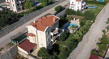 Lüks Villasının Kirasını Üniversiteye Ödeten Rektör, Tahliye Kararına Rağmen Villayı Boşaltmadı