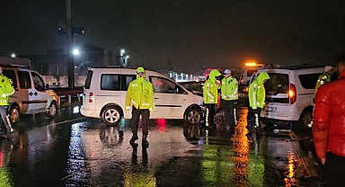 Başakşehir'de Arıza Yaptığı İçin Yol Kenarında Duran Araç Zincirleme Kazaya Sebep Oldu 