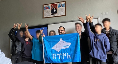 CHP'li Belediye Başkanı Çetin Akın, Bozkurttan Rahatsız Olup Bir Öğretmeni Hedef Gösterdi