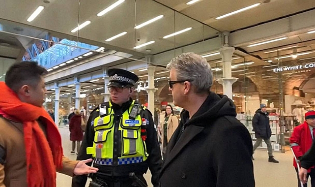 Çinli Turistler, Londra'da Kadraja Girdikleri Gerekçesi ile Piyanistin Sanatını Yayınlama Özgürlüğüne Müdahale Etmeye Çalıştılar