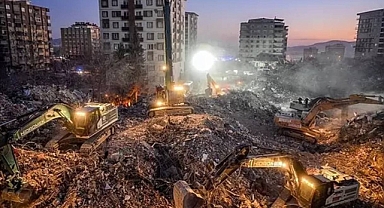 Depremde 60 Kişiye Mezar Olan Apartmanın Soruşturmasında Kusur Bulundu, Sorumlu Bulunamadı: Müteahhit Tahliye Edildi