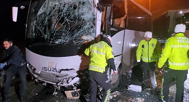 Edirne'de Polisleri Taşıyan Servis İle Turistleri Taşıyan Otobüs Çarpıştı: 10 Polis Yaralandı