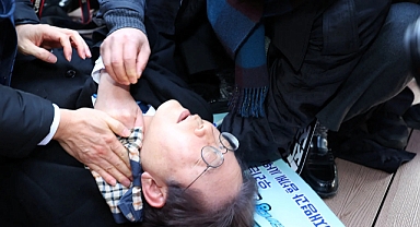 Güney Kore'de Ana Muhalefet Partisi Lideri Boynundan Bıçaklandı