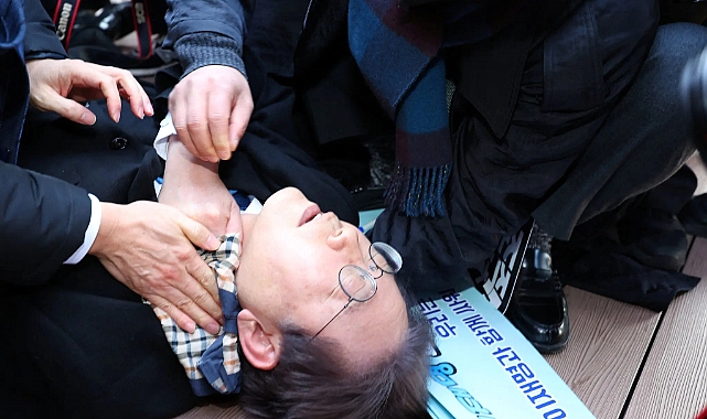 Güney Kore'de Ana Muhalefet Partisi Lideri Boynundan Bıçaklandı