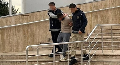 İçi Kaçak Göçmen Dolu Olan Ticari Araç, Polis Aracına Çarptı: Sürücüsü Tutuklandı