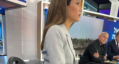 İsrail'de Bir Haber Spikeri Belinde Tabancayla Görüntülendi