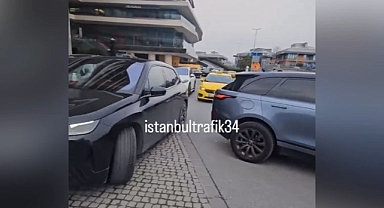 İstanbul'da Trafikte Tartıştığı Kişiye Alınan Sürücü, Aracını Yolun Ortasında Bıraktı