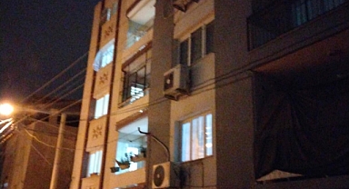 İzmir'de Babasını Sırtından Bıçaklayarak Öldüren Genç, Kendini İhbar Edip Kaçtı 