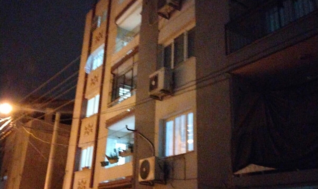 İzmir'de Babasını Sırtından Bıçaklayarak Öldüren Genç, Kendini İhbar Edip Kaçtı