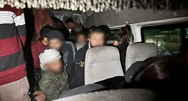 Konya'da Bir Minibüste 35 Kaçak Göçmen Yakalandı