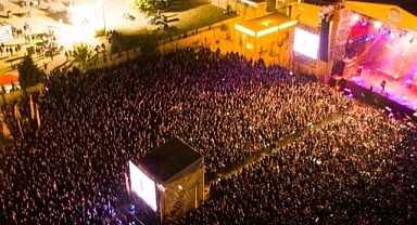Kültür ve Turizm Bakanı: Türkiye’de Festivaller Alkol Yüzünden İptal Edilmez, Çevreye Rahatsızlık Veriyorsa İptal Edilir