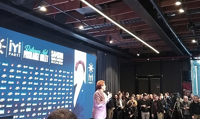 Meral Akşener: İki Taraf da Kıvrana Kıvrana Bu Namertlerle El Sıkışıyor