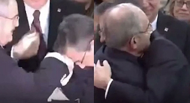 Özgür Özel, Veda Konuşması Yapan Yılmaz Büyükerşen'in Elini Öptü