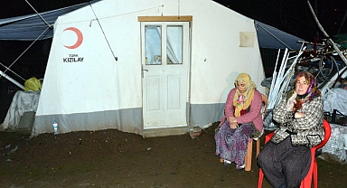 Şehit Müslüm Özdemir'in Ailesinin Depremzede Olduğu ve Çadırda Kaldığı Öğrenildi