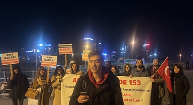 Yargıtay'ın Skandal Kararını Protesto Etmek İsteyen Gençler Gözaltı Tehditlerine Rağmen Anayasa Nöbeti Tutuyor