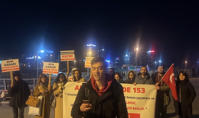 Yargıtay'ın Skandal Kararını Protesto Etmek İsteyen Gençler Gözaltı Tehditlerine Rağmen Anayasa Nöbeti Tutuyor