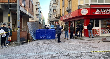 Zeytinburnu'nda Yabancı Uyruklu Bir Şahıs, Tartıştığı Arkadaşının Başını Baltayla Kesip Balkondan Attı