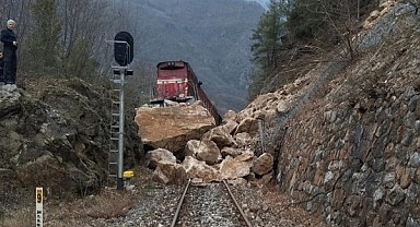 Zonguldak'ta Demiryolunda Heyelan: Yük Treni Raydan Çıktı