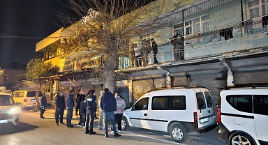 Adana'da Eşi Evi Terk Edince Tabanca ve Bıçak ile İntihar Girişiminde Bulundu: Eşi Gelince Teslim Oldu