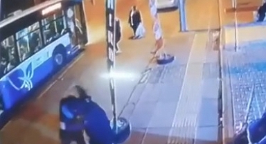 Ankara'da Bir Şahıs, Otobüste Tartıştığı Kişi Tarafından Bıçaklandı: O Anlar Kameraya Yansıdı