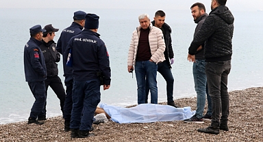 Antalya'da Sahilde Bir Erkek Cesedi Daha Bulundu