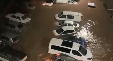 Antalya'yı Fırtına Vurdu: Okullar Tatil Edildi