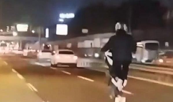 Bahçelievler'de Tek Teker Üstünde Magandalık Yapan Motosikletliyle 2 Motosiklet Çarpıştı