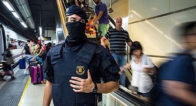 Barselona Metrosu'nda Kuzey Afrikalı Göçmen Kadınlara Saldırdı