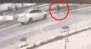 Bursa'da Karşıdan Karşıya Geçmek İsteyen 1 Çocuk Annesi Kadın, Otomobil Çarpması Sonucu Hayatını Kaybetti