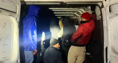 Çanakkale'de 45 Kaçak Göçmen ile 3 İnsan Kaçakçısı Yakalandı