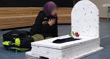 ÇEDES Uygulaması Tepki Çekti: 'Sabır' Konusunu İşlemek İçin Öğrencilerden Maket Mezar Başında Ağıt Yakması İstendi