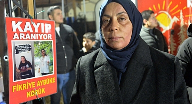 Depremde Kaybolan Kızını 1 Yıldır Arıyor
