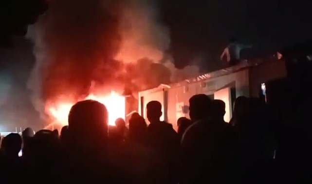 Hatay'da Depremzedelerin Kaldığı Konteyner Kentte Yangın
