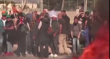 Hükümetlerinin Vergi Politikasını Protesto Eden İspanyol Çiftçiler Türk Bayrağı Yaktı