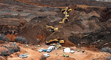 İliç'teki İşçiler 17 Gündür Toprak Altında: Çalışmalar İkinci Bir Heyelan Riski Nedeniyle Durdu