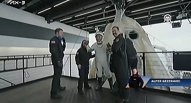 İlk Türk Astronot Alper Gezeravcı Dünyaya Ayak Bastı: Kapsülden Çıkış Anı Kameraya Yansıdı